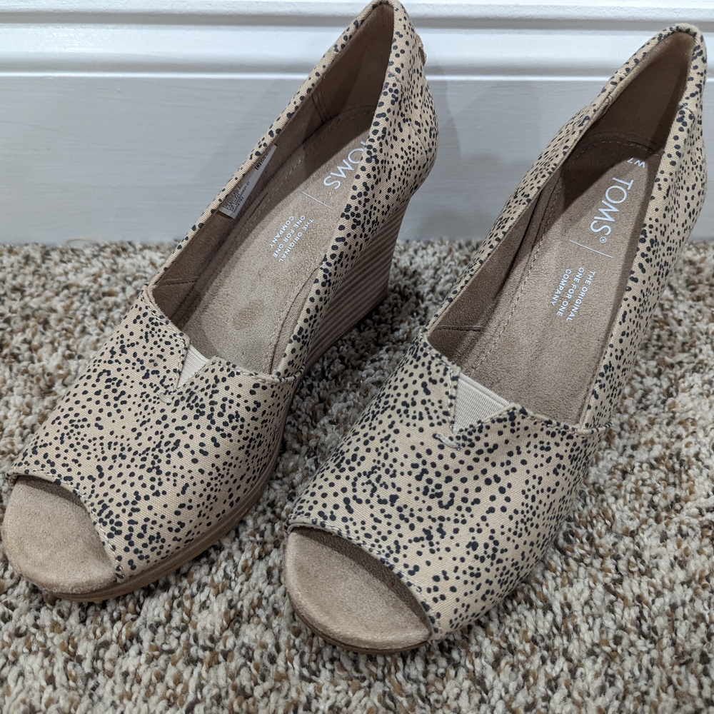 Toms Tan Wedge Shoes with Classic Design